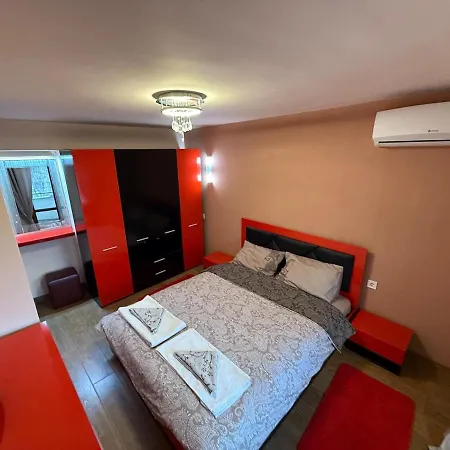 Апартаменти Two-bedroom In The Heart Of Burgas, Bogoridi Street *